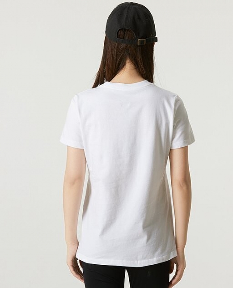 나이키 NIKE 스포츠웨어 플로럴 그래픽 반팔 티셔츠 화이트 DN5859-100 상세 이미지 2