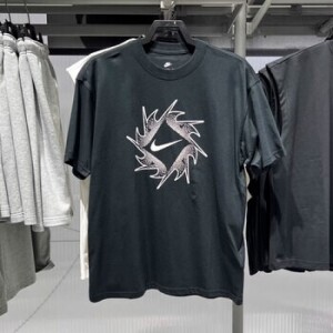 나이키 캐주얼 스우시 프린트 맨즈 반팔 티셔츠 IH1378-010