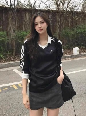 아디다스 3S 새틴 긴팔 티셔츠 카라 브이넥 블랙 IR6099